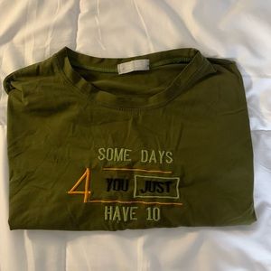 Uni Qlo Cropped Letter Graphic Tee